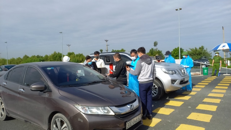 Quét mã QR tự động giúp các phương tiện lưu thông nhanh chóng tại Quảng Ninh